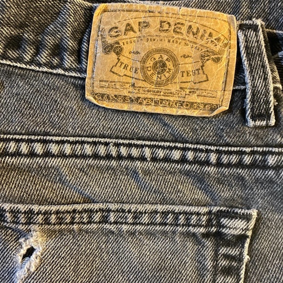 Vintage GAP High waisted 90โs Grey Faded Distressed Baggy Mom Jeans - Picture 3 of 4
